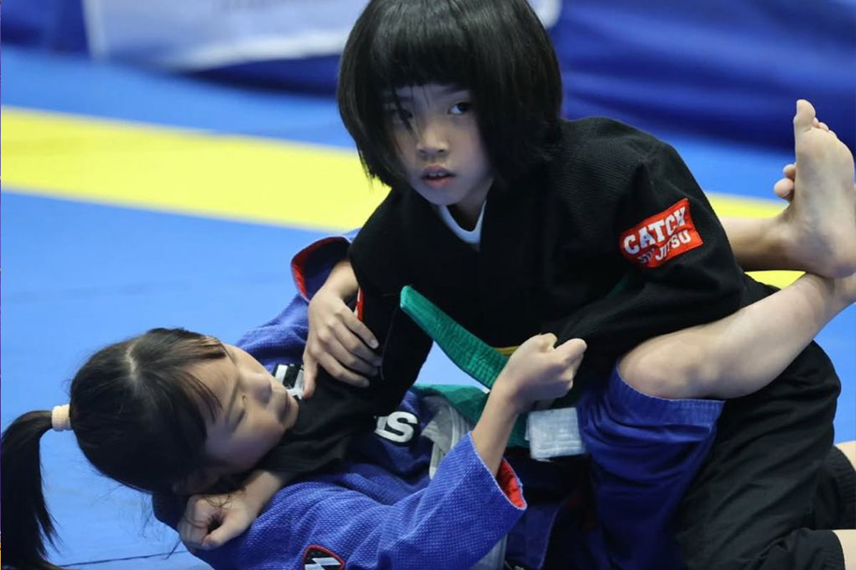 Junior and youth BJJ students drilling grappling positions together — Catch Kaohsiung kids martial arts