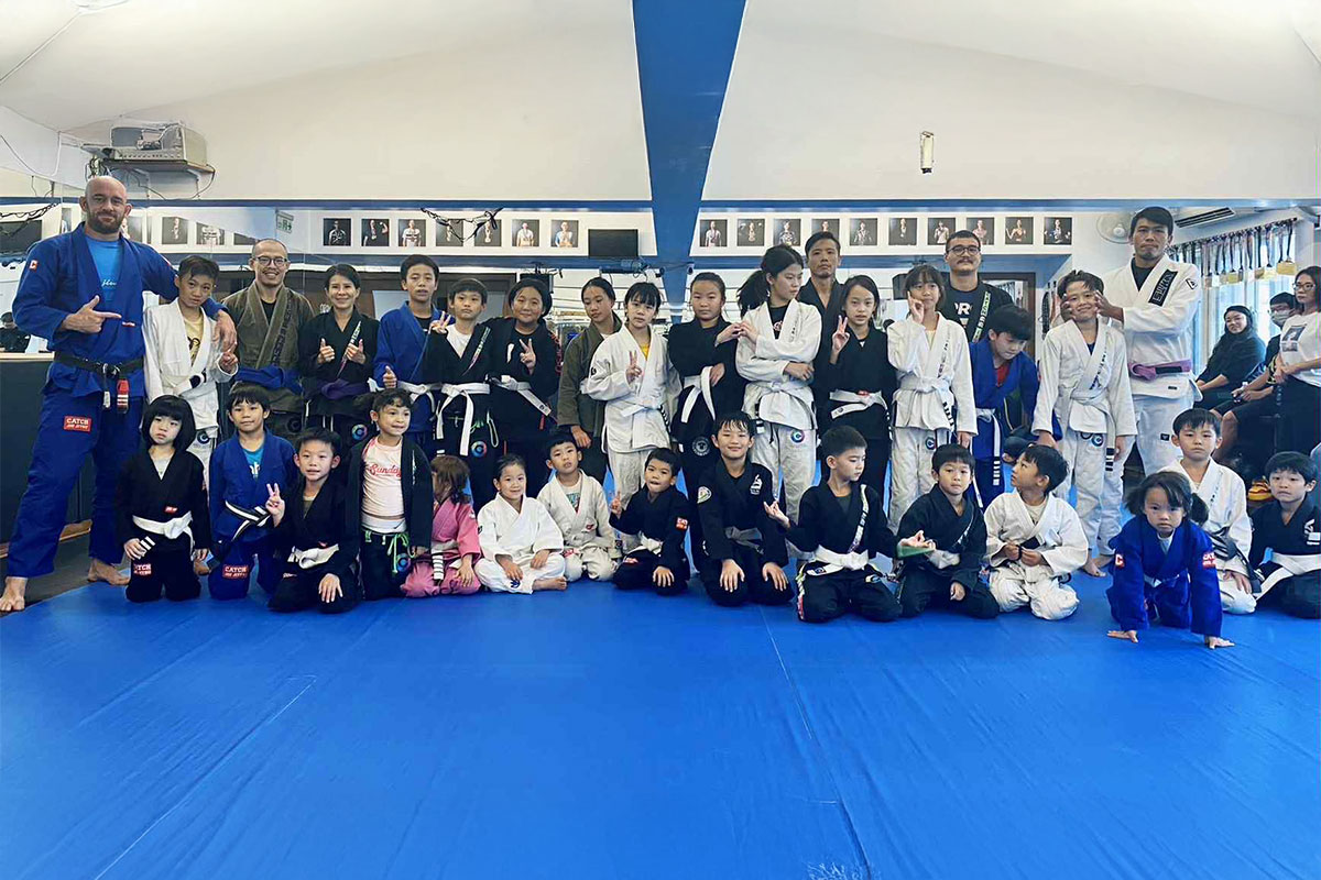 Children partnering safely in Brazilian Jiu-Jitsu drills — Catch Jiu Jitsu Youth program Kaohsiung